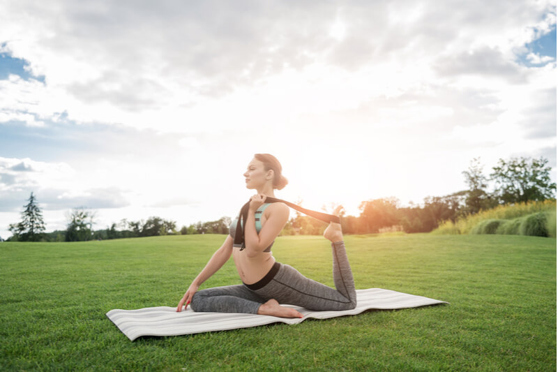 Taube Variation: Mit Yoga-Gurt