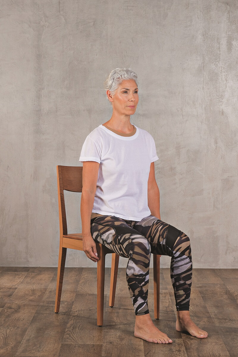 Bergposition - Yoga auf dem Stuhl