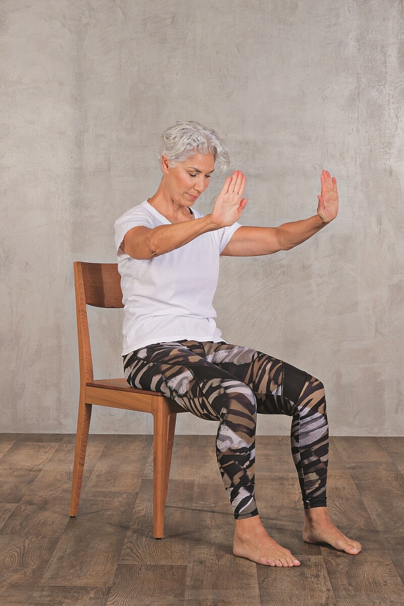 Kobra Variation - Stuhlyoga für Senioren
