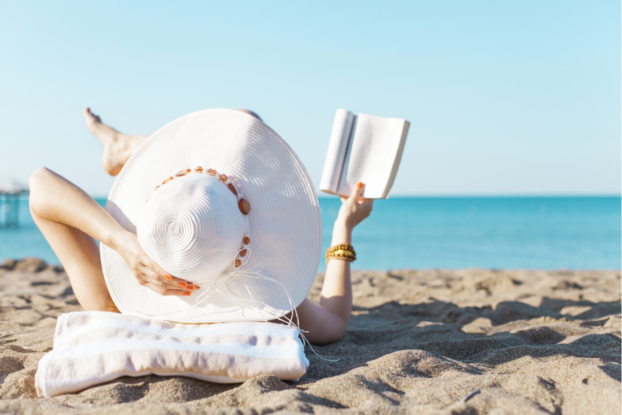 7 spirituelle Romane für den Sommerurlaub