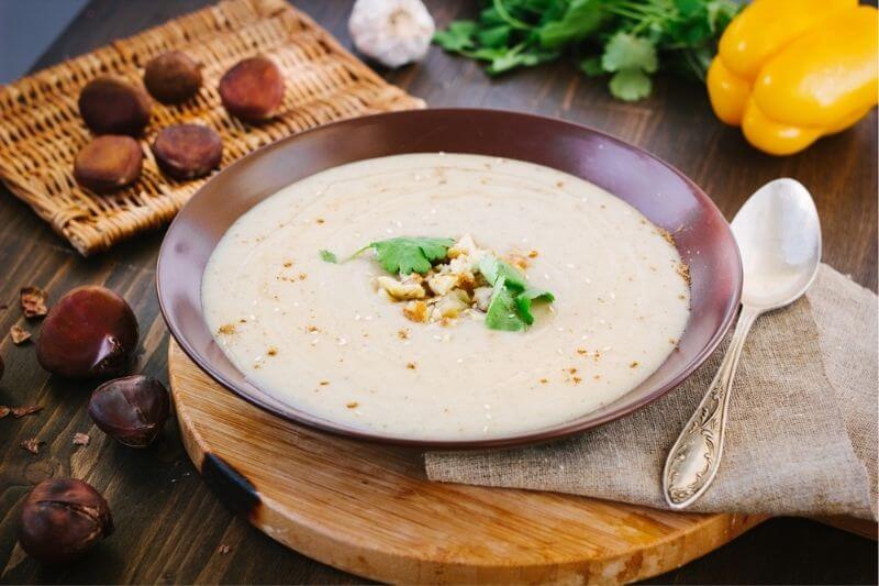 Ayurvedische Vorspeise: Maroni-Suppe
