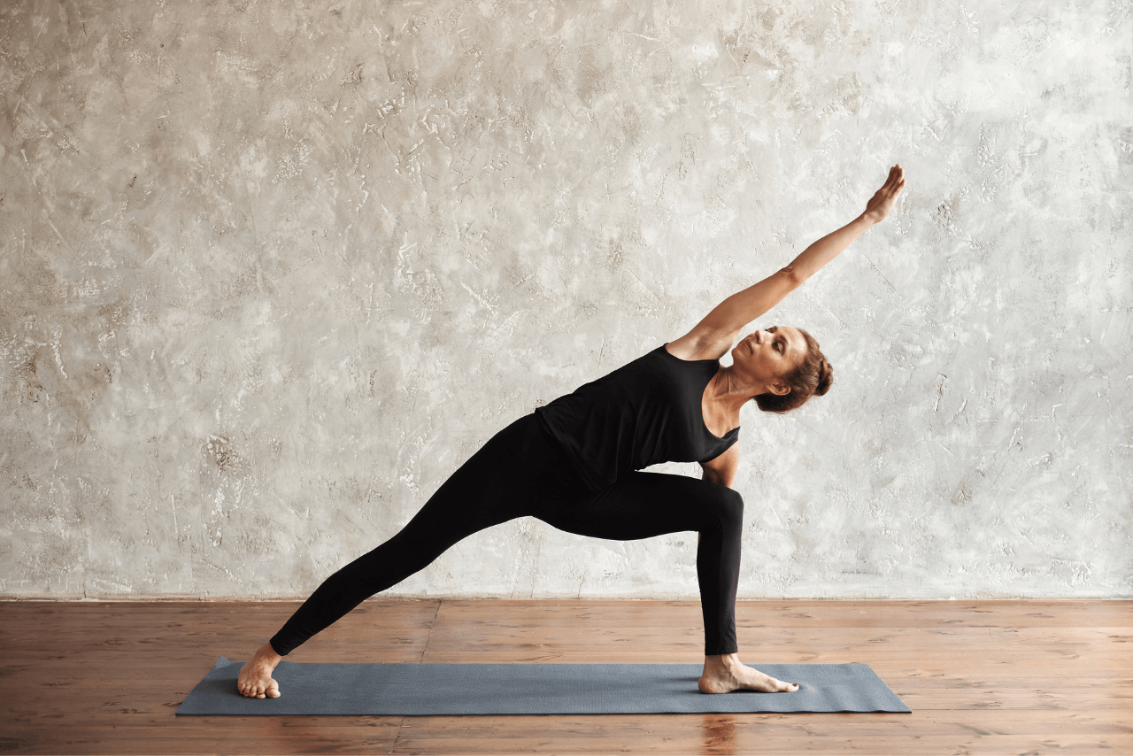 Parsvakonasana – So übst Du den gestreckten seitlichen Winkel