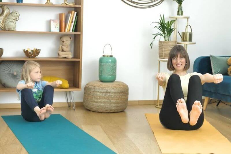 Rudern: Yoga Übung für Kinder